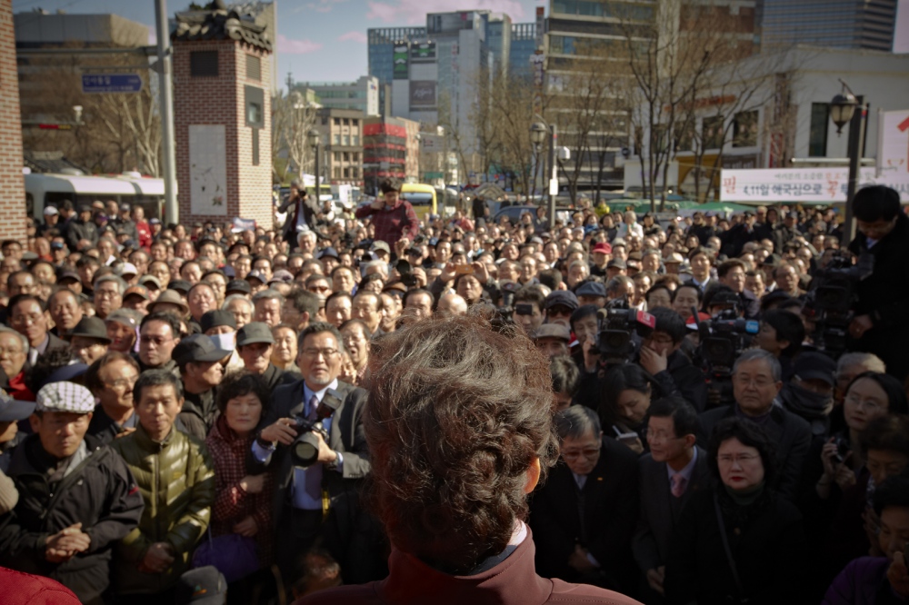 Here she was giving a speech to the people in Insa-dong, Seoul.