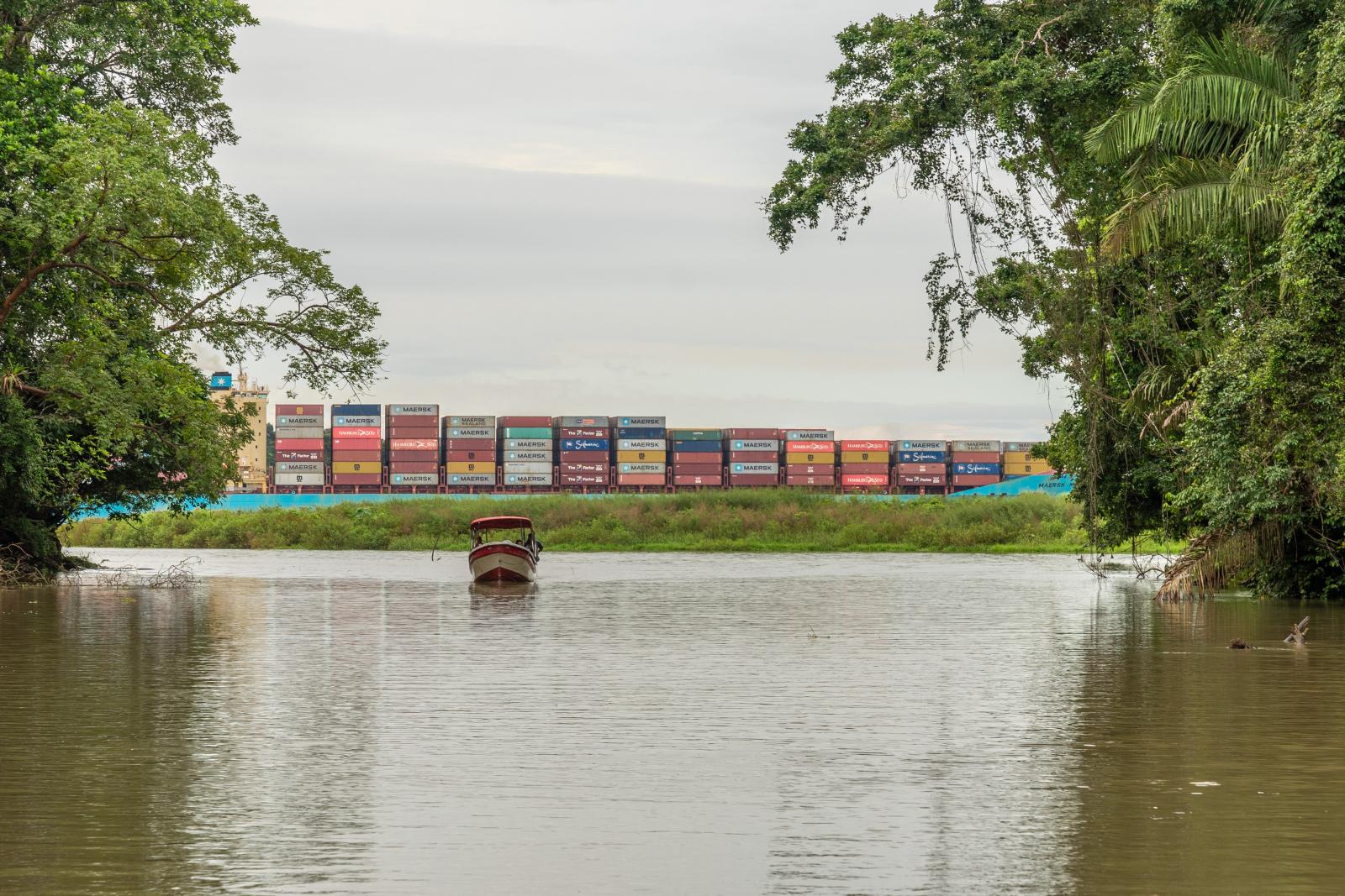 Cargo ships cross behind a piec...Walter Hurtado Lozano/Bloomberg