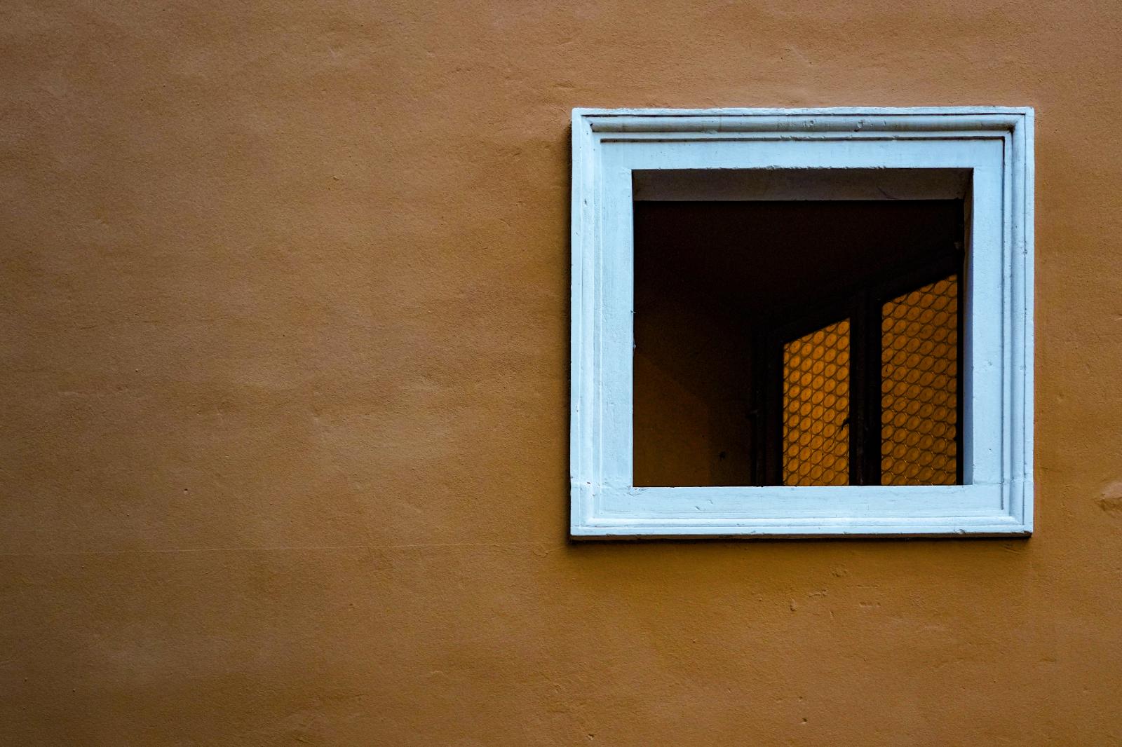 Verona's Glimpse - A Window to Warmth