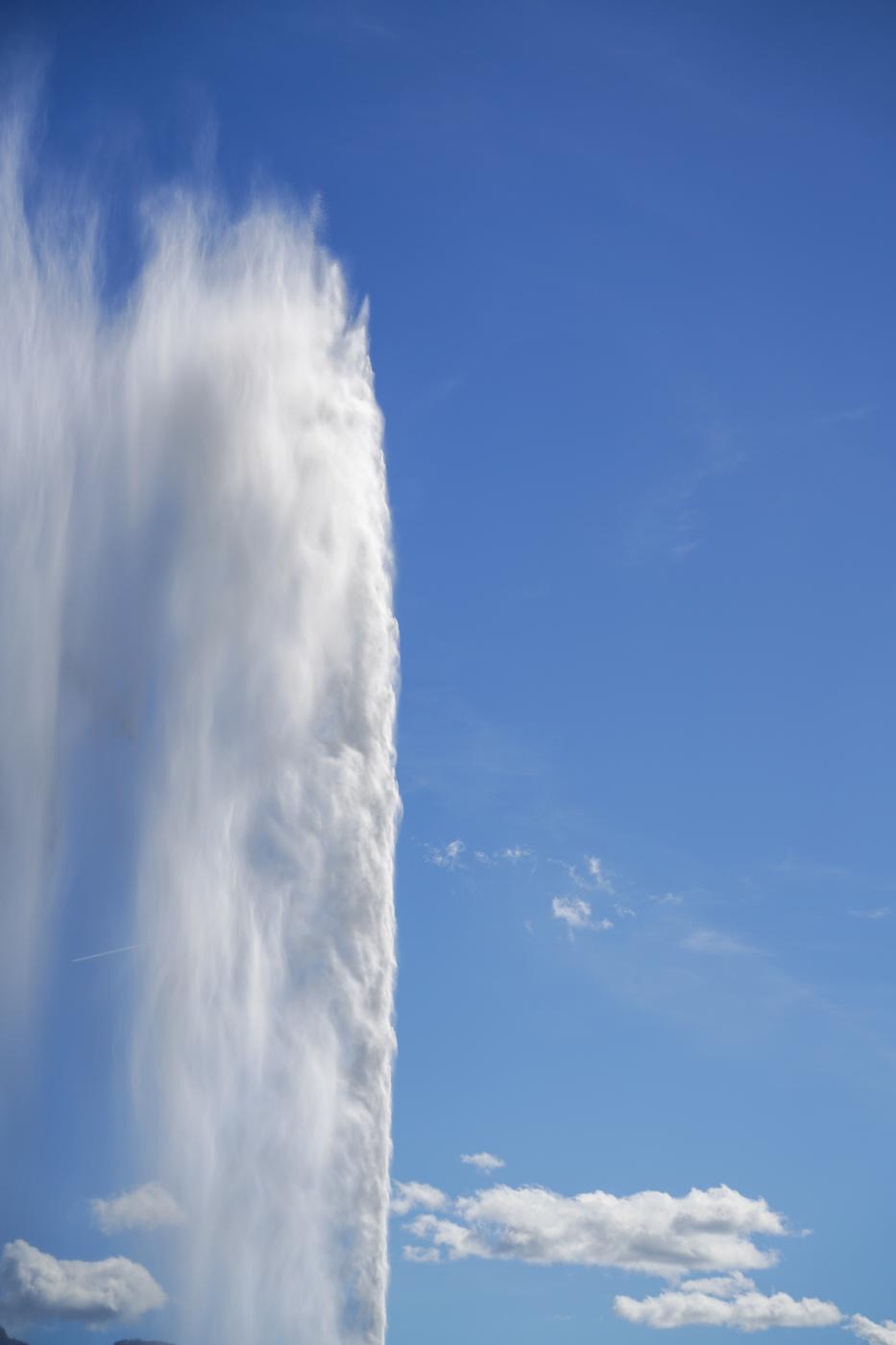 Jet d'eau, Jet of Water between Clouds Geneva | Buy this image
