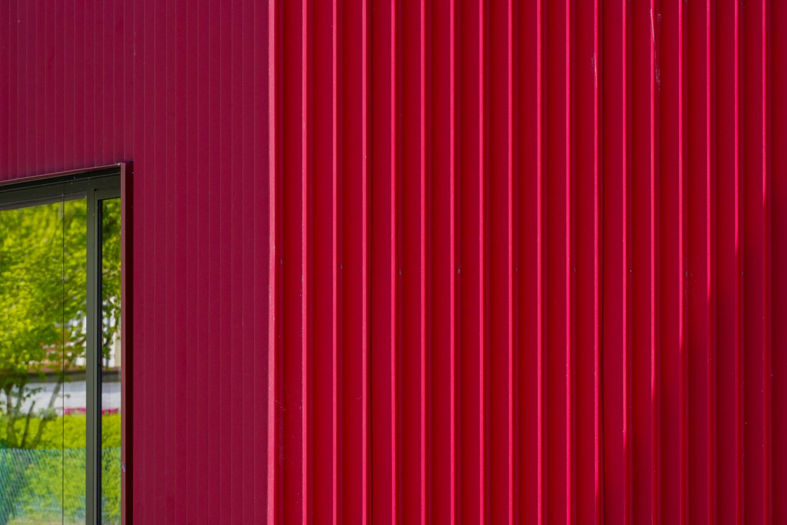 Crimson Rhythms: Vibrant red Palette