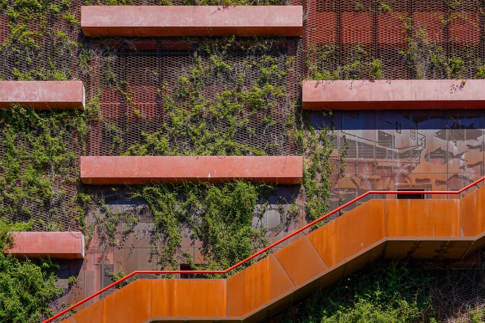 Innovative Urban Design: Interplay between Industrial Material and lush Greenery