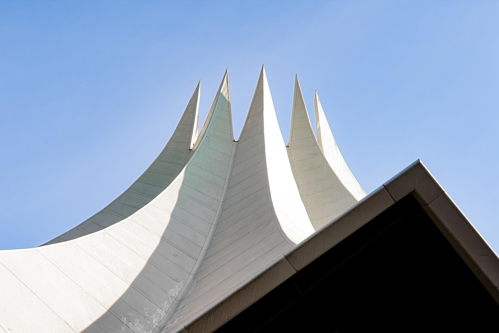 Architectural City Tours: Futuristic Oasis, Berlin Tempodrom