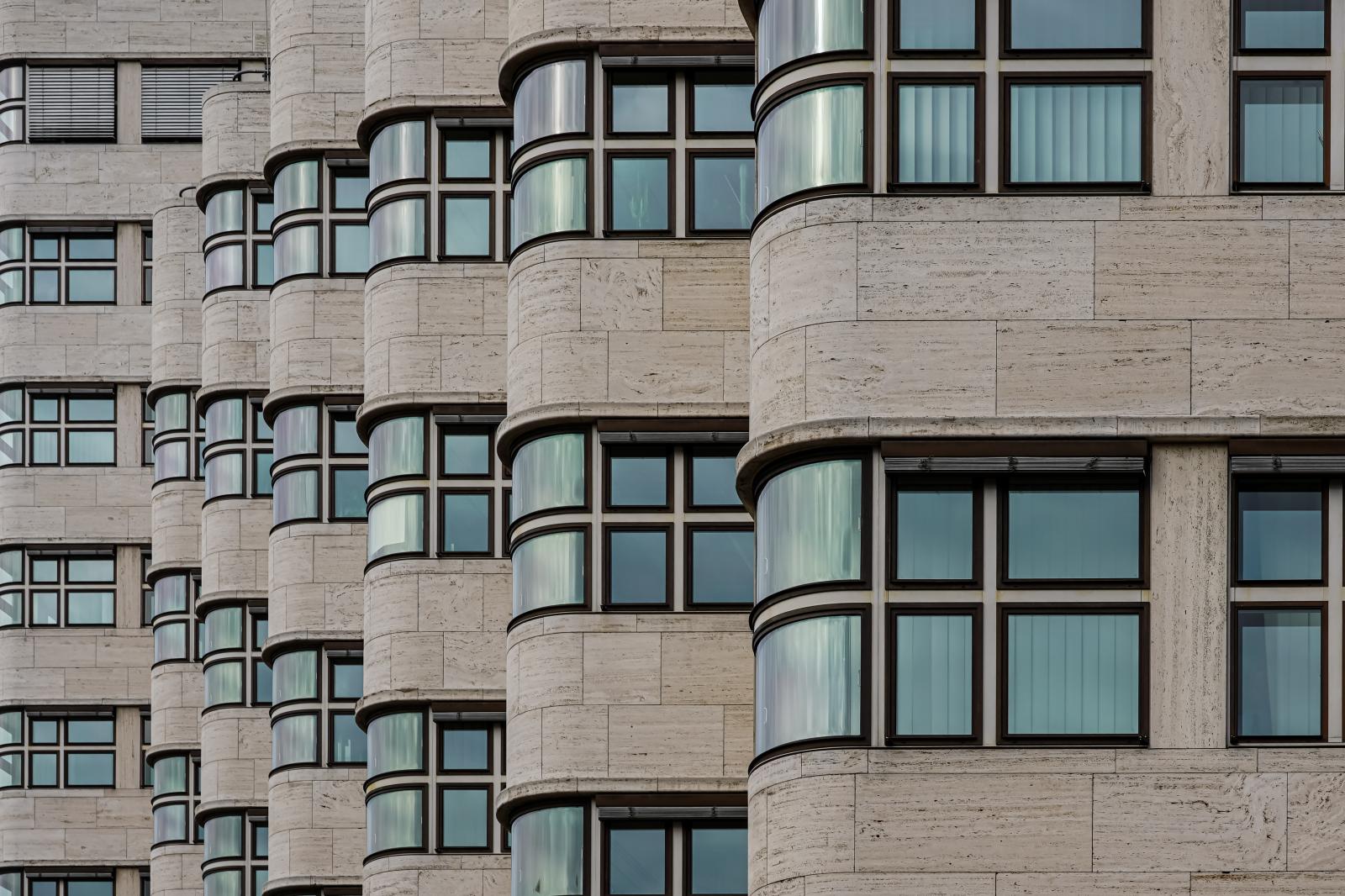 Architectural City Tours: Berlin. Shell House. Symphony of Curves: Modernism Embodied in Stone