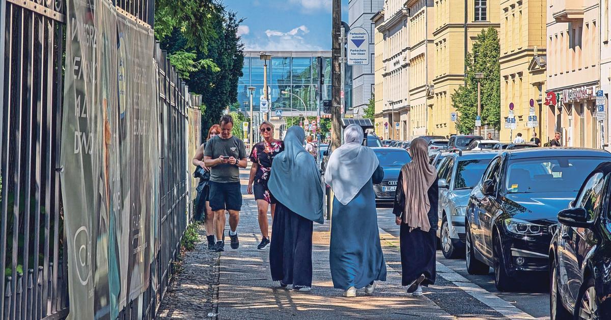 Le Figaro published a photograph from Michael Nguyen
