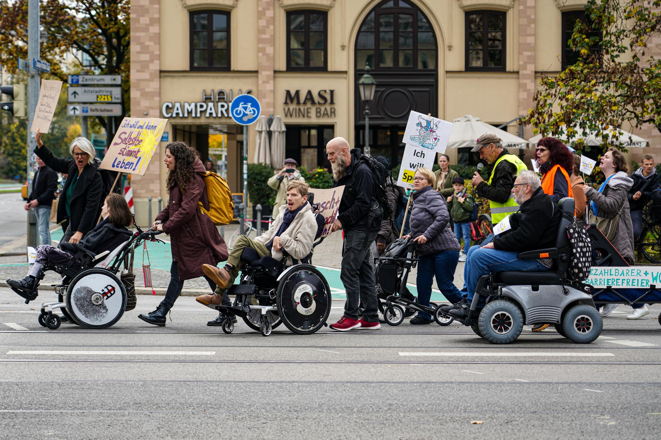 A wheelchair user carries a sig...rmany &copy; Michael Nguyen