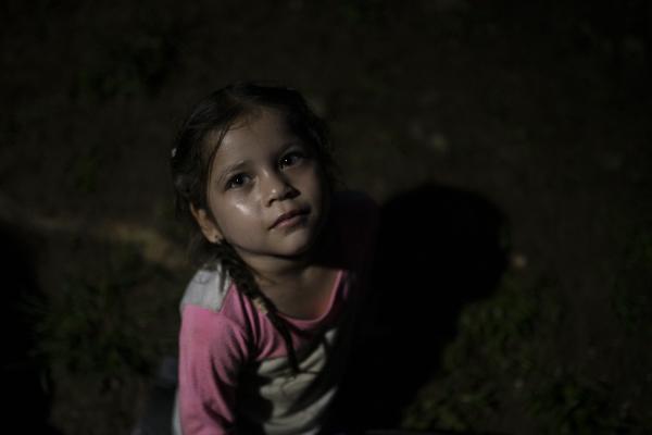 The journey trough Darien Gap - Portrait of a little girl traveling with her family through the Darien Gap. Darien, Colombia, May...