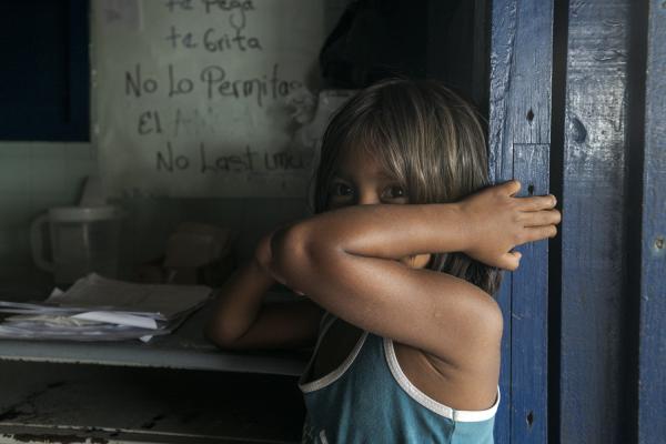 Between conflict and water, the hospital ship of the Pacific Region of Colombia - A small child was photographed in the offices of the municipality of Puerto Saija, and she was...