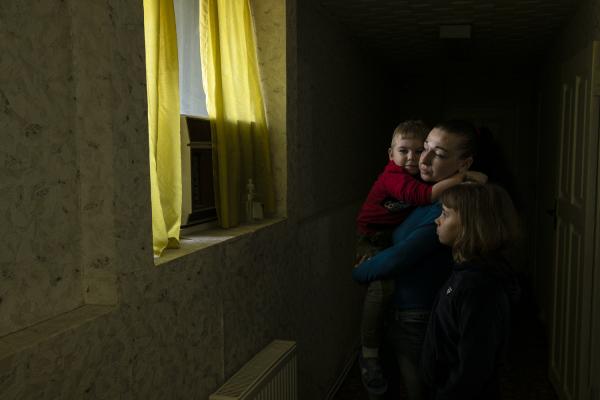 The stupid idea of ​​not seeing you again - Maria, 35, and her two children, Denis, 4, and Veronika, 10, are in a shelter in Chisinau,...