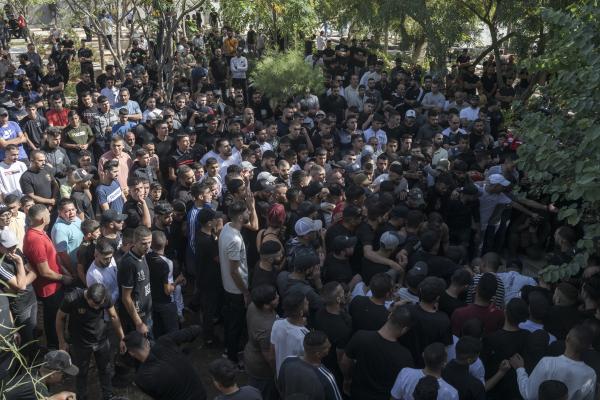 Funeral in West Bank - Dozens of men during the burial of Ibrahim Zayad at the Qualandya cemetery. Qualandya Palestina,...