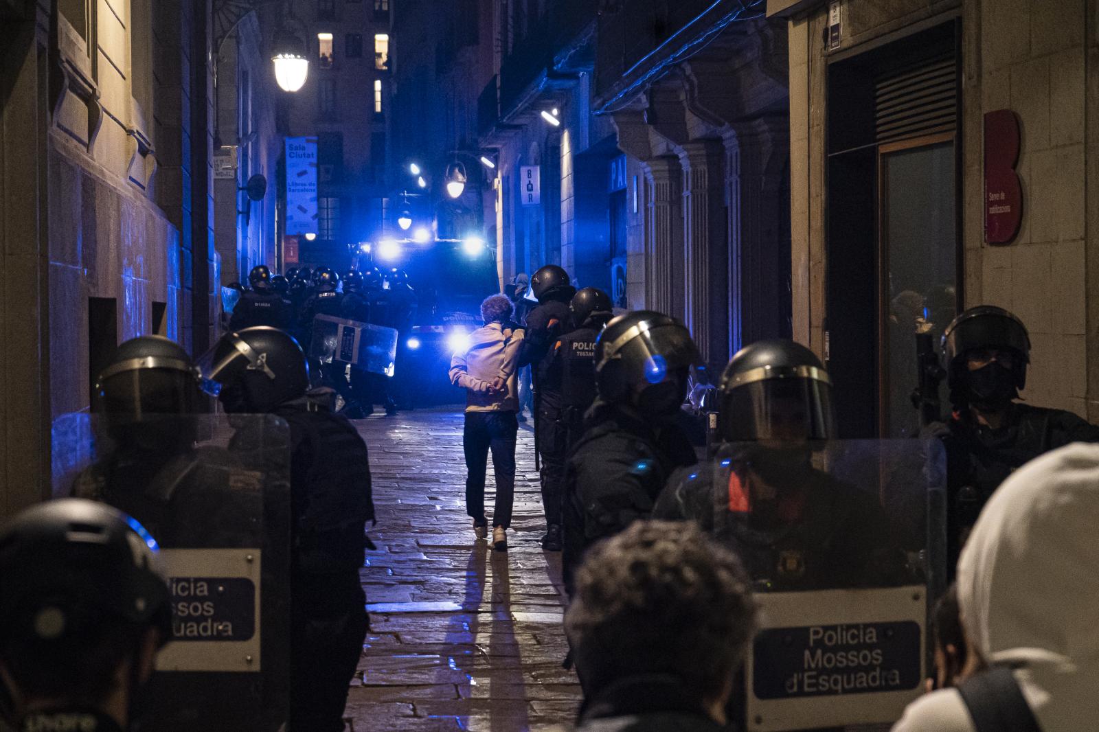 Image from DAILY NEWS - Mossos de Esquadra arrest a demonstrator in Barcelona...