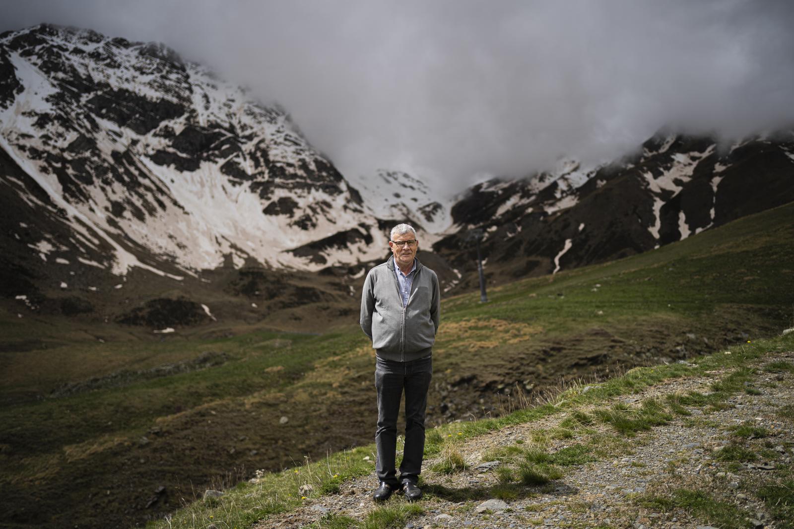 Sisco Suranell, sixty-five years old, is the taxi driver of the Vall Fosca. Portrait of the project &quot;Vall Fosca Resort, a project to destroy the territory&quot;.