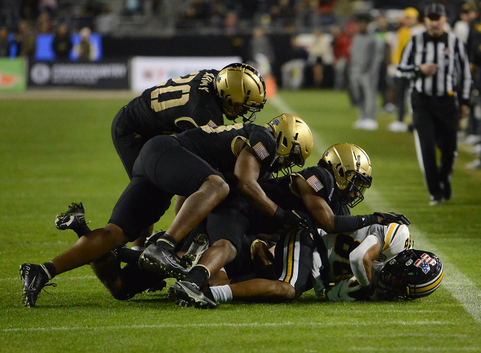 Image from Singles - Tauskie Dove gets tackled by army players during the...
