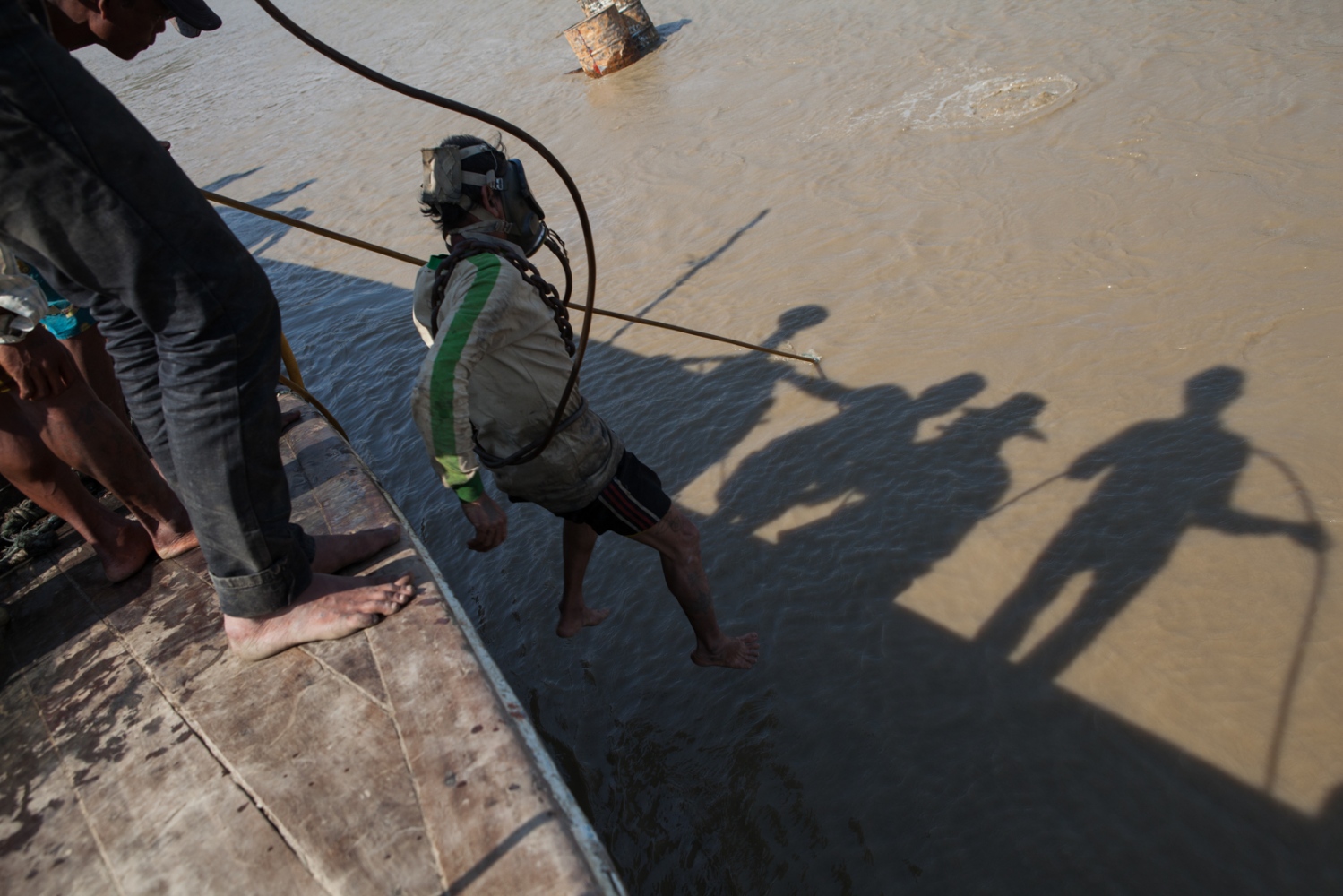 Myanmar's Salvage Divers - ...