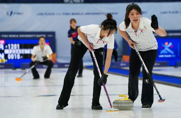 Image from Sports - Jiaya Jiang of team China directing her teammates Zihui...