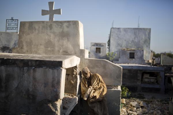 Haiti Costly Funeral - Photography story by Dieu-Nalio Chery