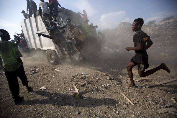 Haiti Surviving At The Dump - Photography story by Dieu-Nalio Chery