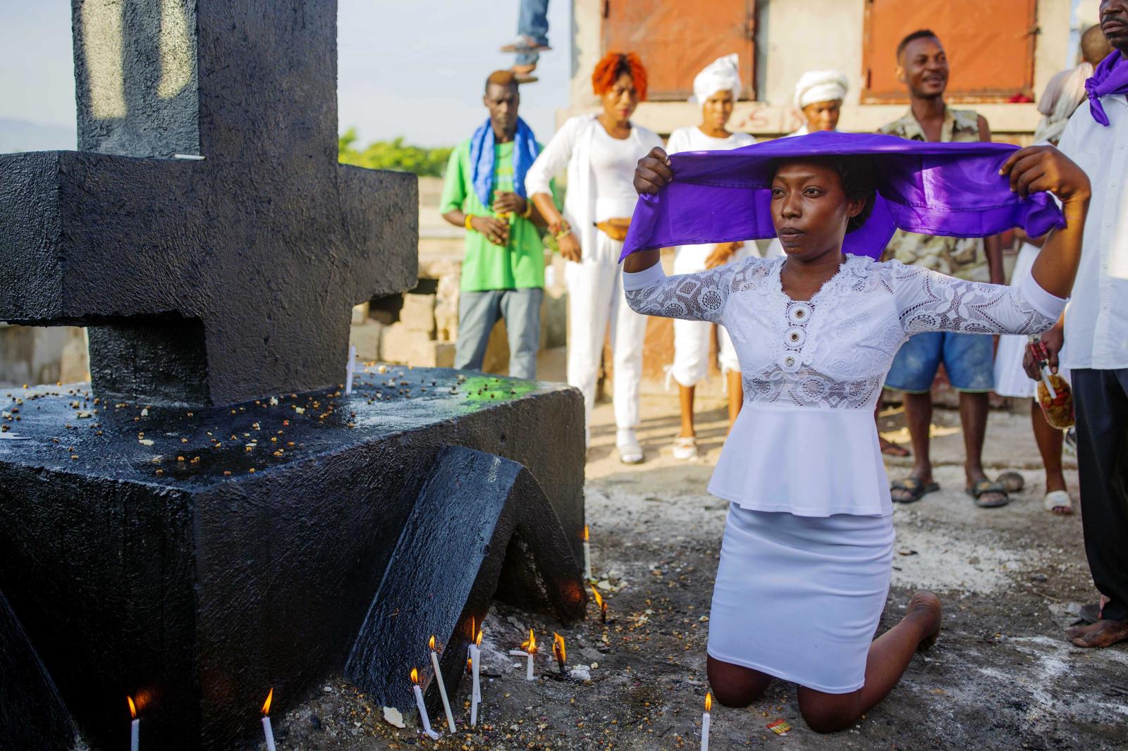 Vodou believers readying at the...nts. ( Photo/Dieu Nalio Chery) 