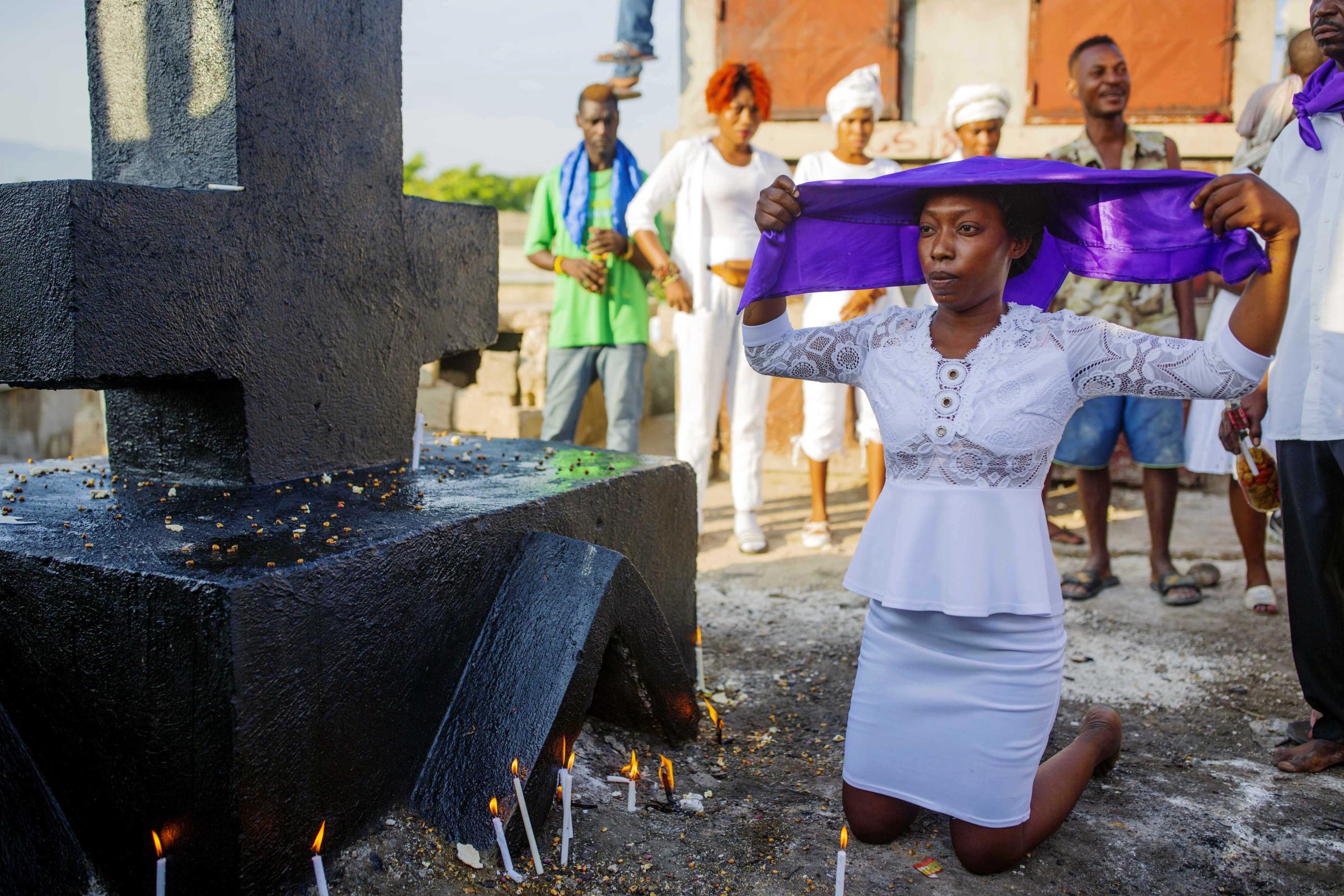 Vodou in Haiti - Vodou believers readying at the Cite Soleil cemetery...