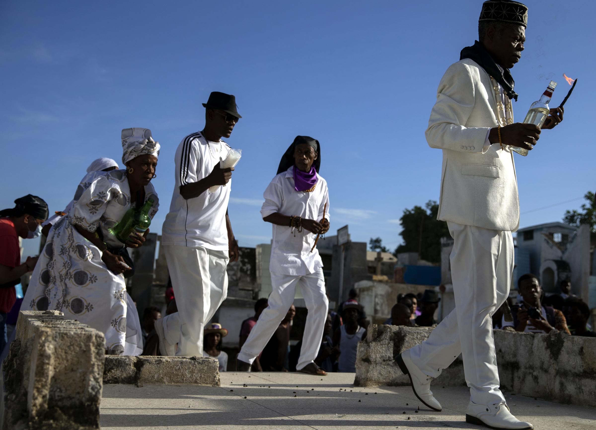 Vodou in Haiti - The king of Haitian voodoo, Augustin Saint-Clou arrives...