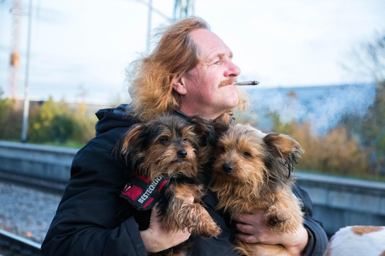 _Portraits - Holger and the doggos, Hannover (2019).