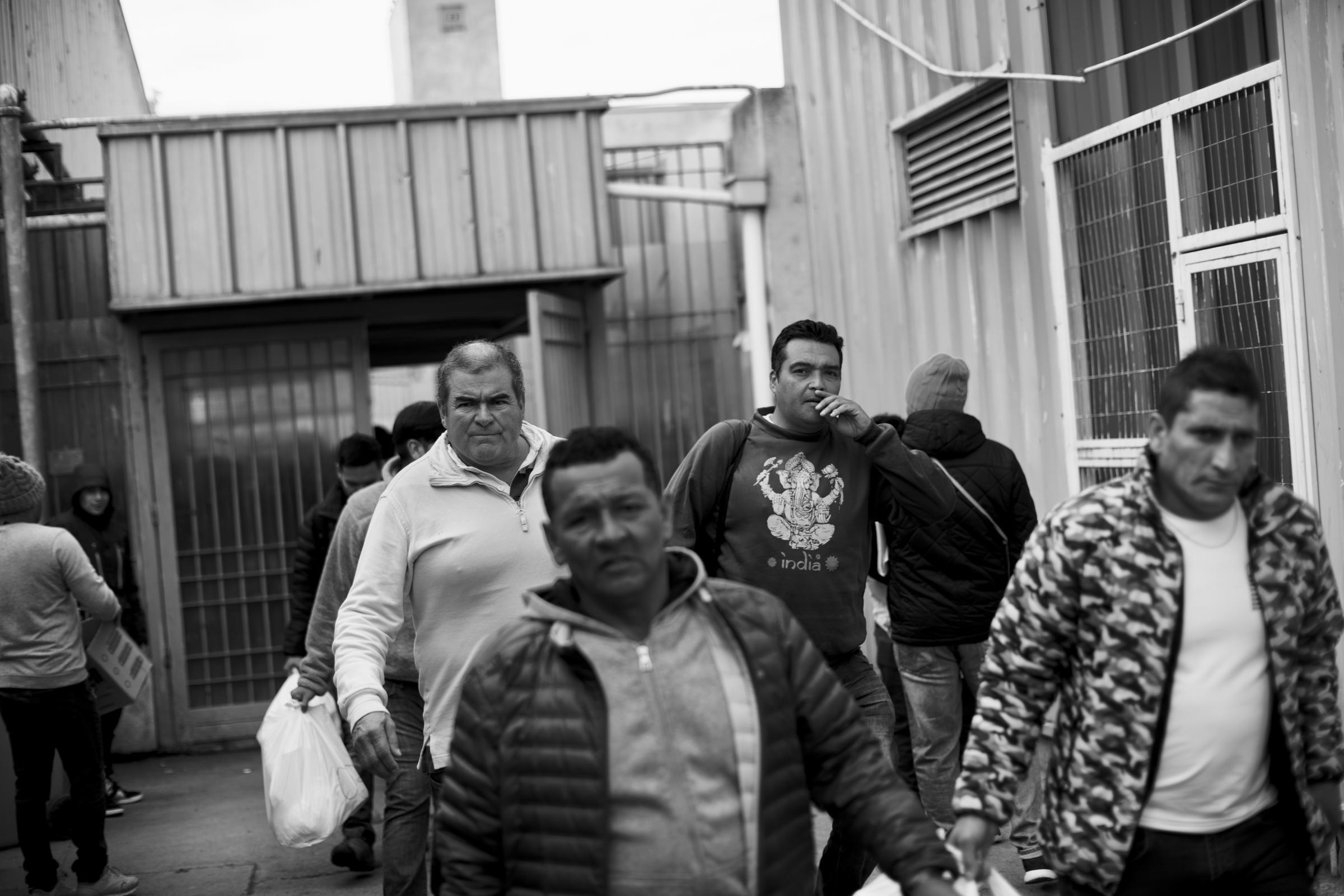 Grid Nº5/Reja Nº5 - On visiting days, family and friends of the prisoners enter the Playa Ancha prison.  En los...