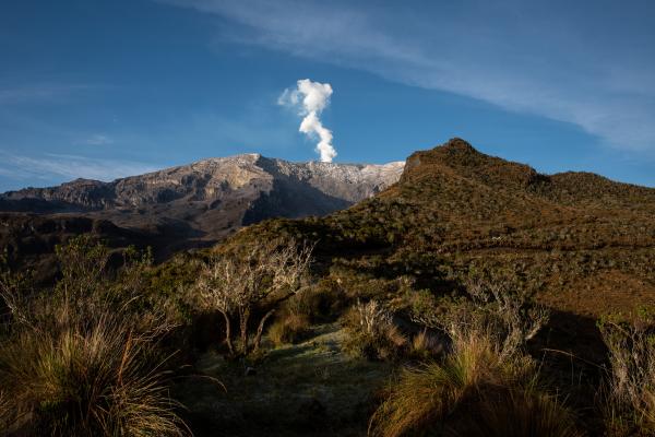 Bloomberg: Colombia urge evacuations as volcano threatens to erupt