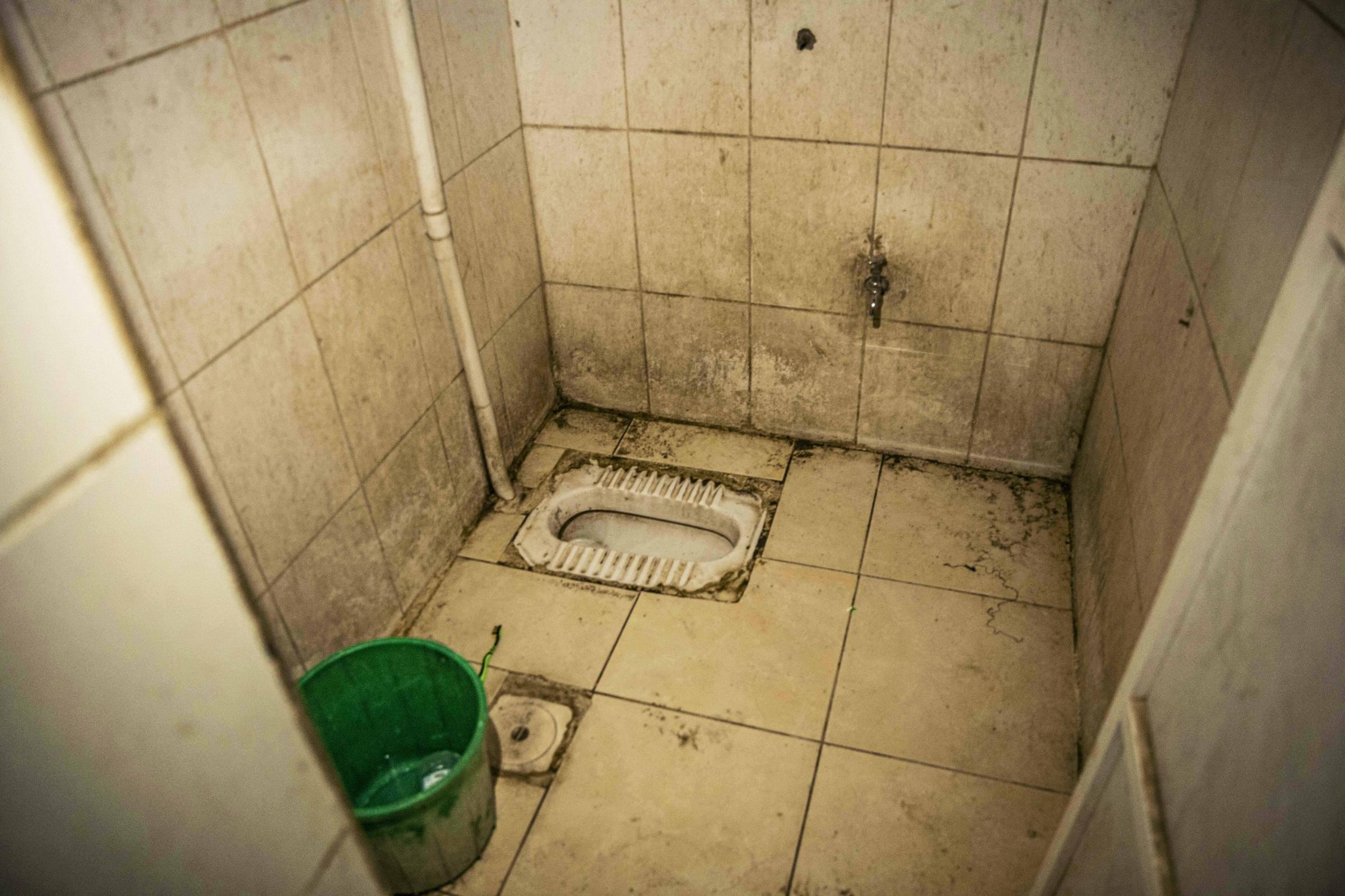  Conditions of the Ras al-Ara Hospital, where African migrants go to receive treatment after their arrival from Djibouti, in Lahj. 