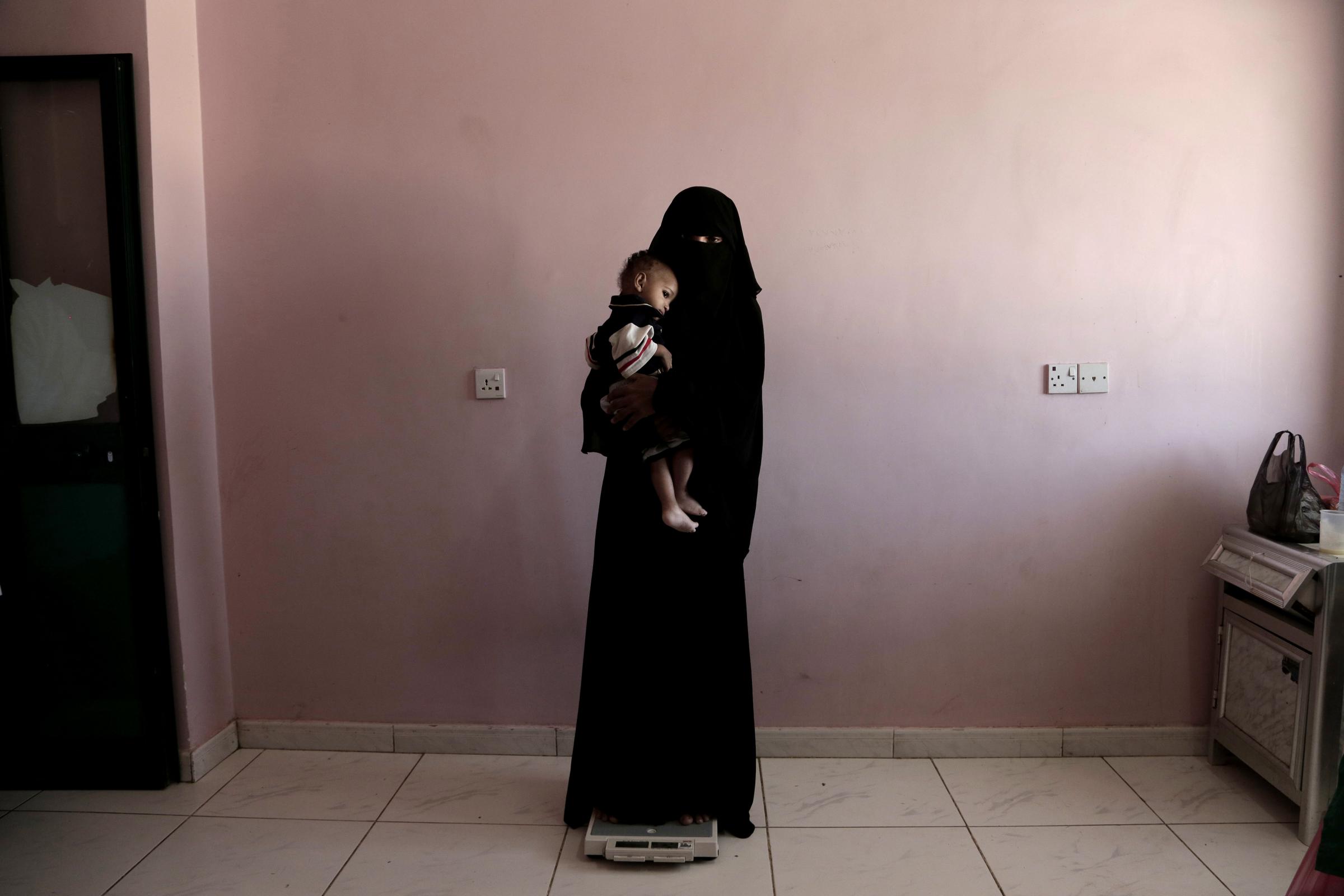 Starving Yemen mothers skip meals to save their children - Umm Mizrah.