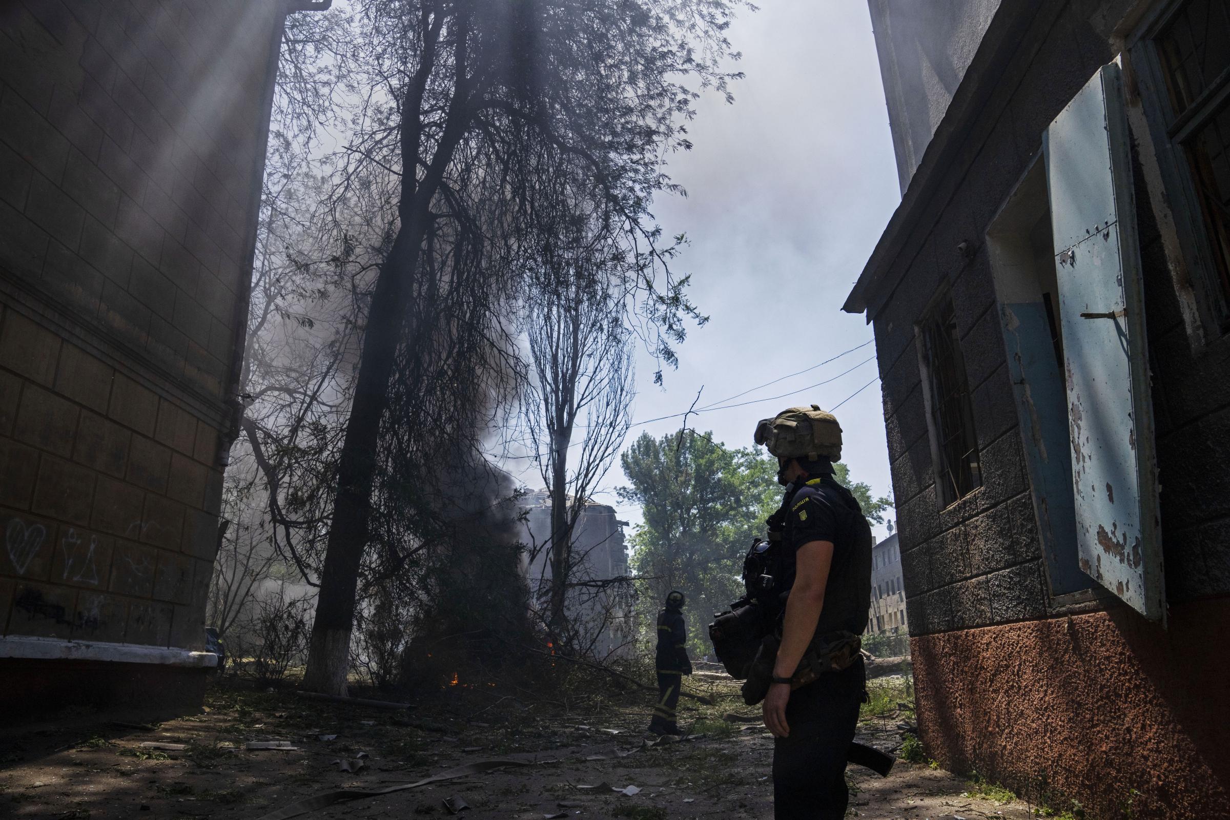 Missile strike hits eastern Ukraine's Kramatorsk -  Ukrainian service men look at the aftermath of a strike...