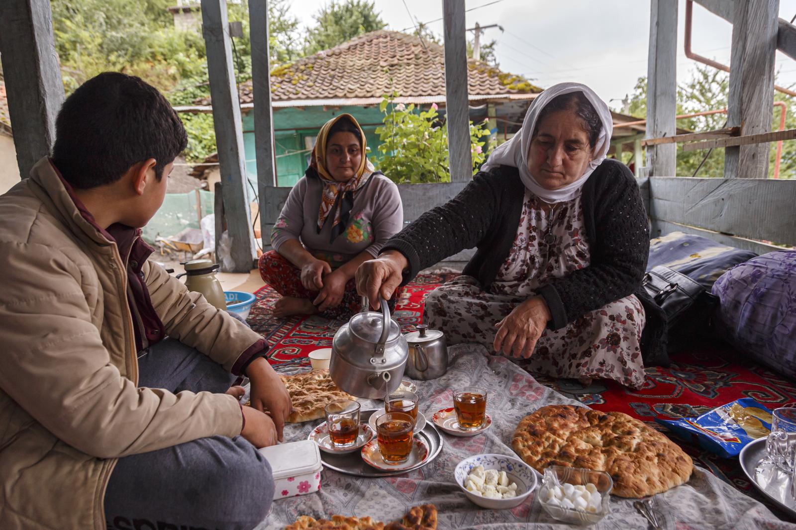 The Roohangiz Grandmother -   Amir (grandson of Nene Rouhnobi) is eating breakfast...