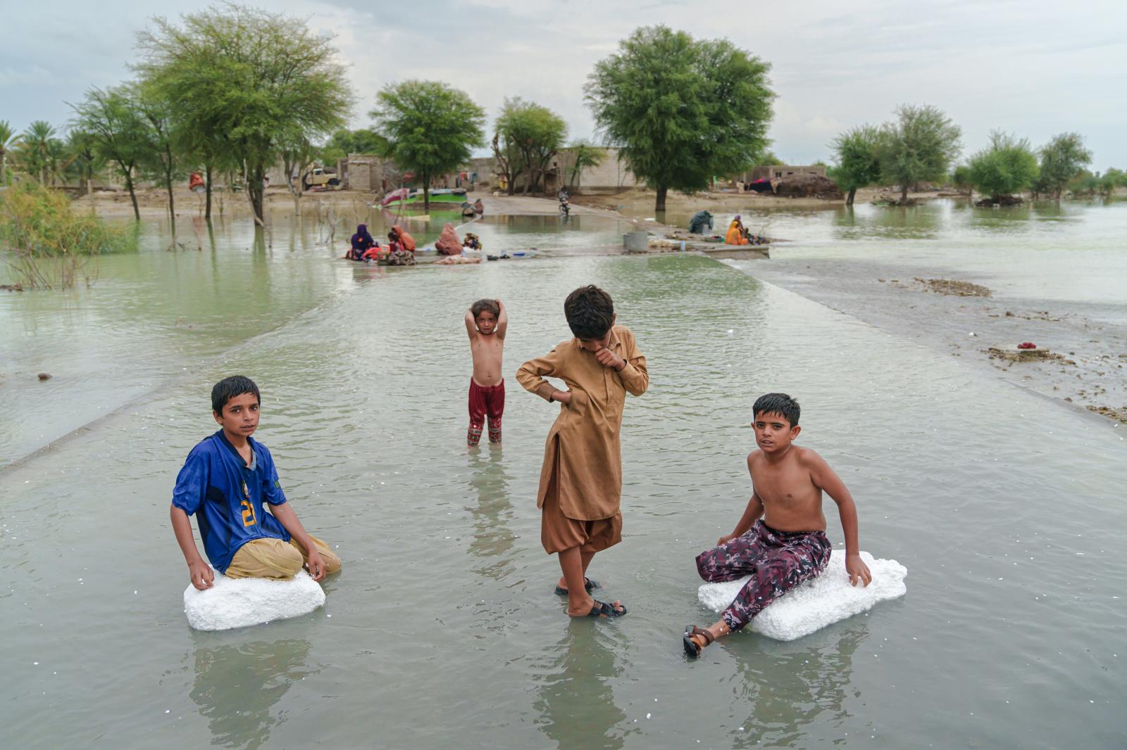  away from home | Children make... a boat to go home for a week. 