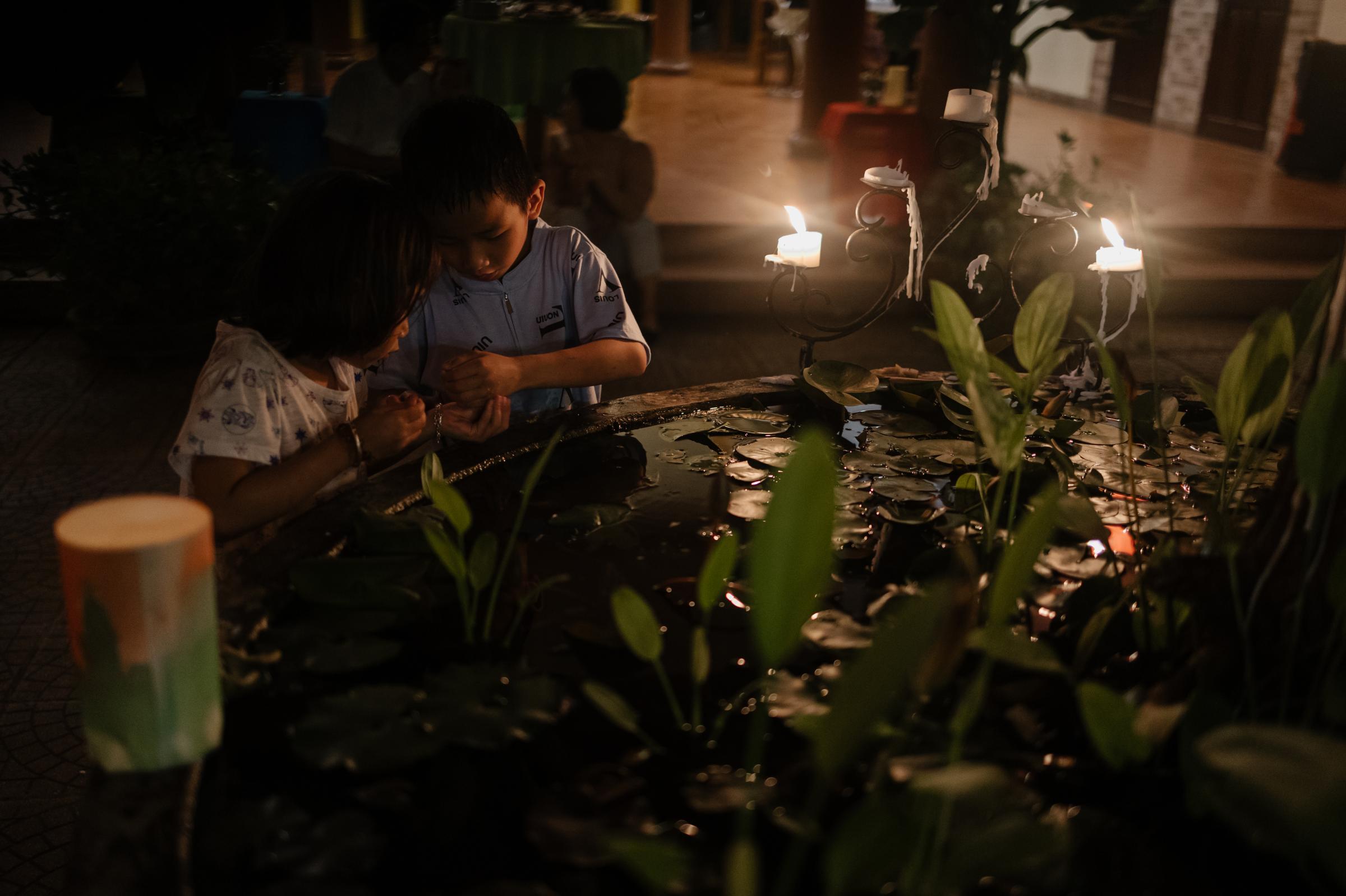 13th anniversary of Peaceful Bamboo Family (Tinh Truc Gia) - Kids were playing when waiting for the kick-start of the...