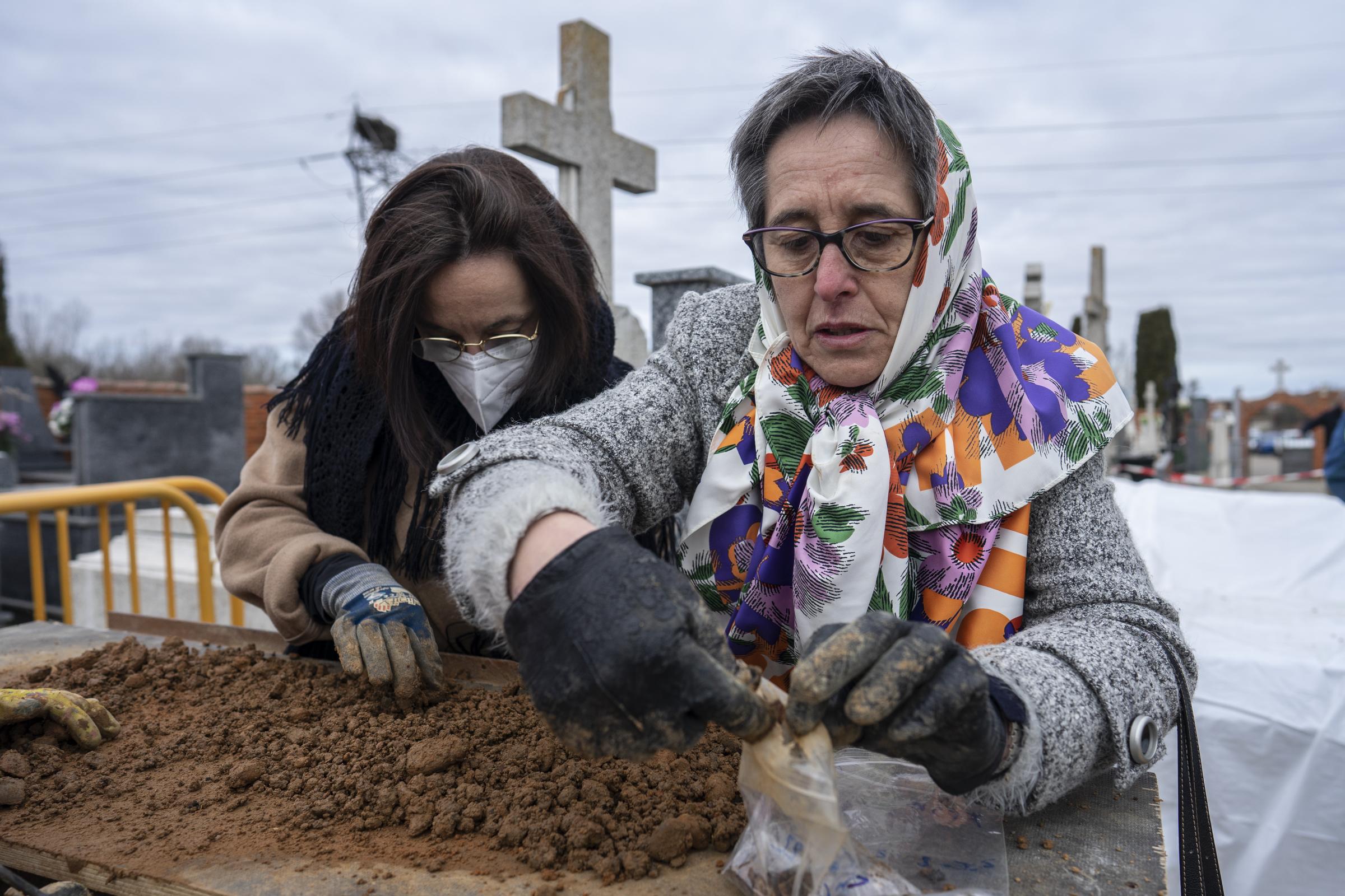 The exhumation of civil war victims in Villadangos del Paramo