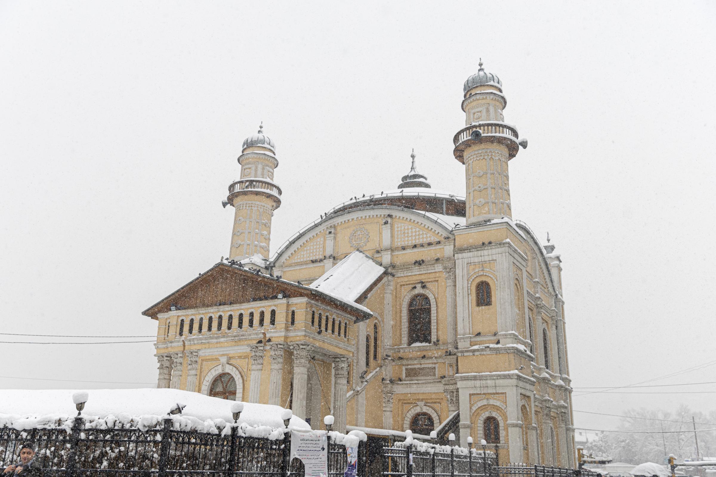 Shah Do Shamshera Mosque 