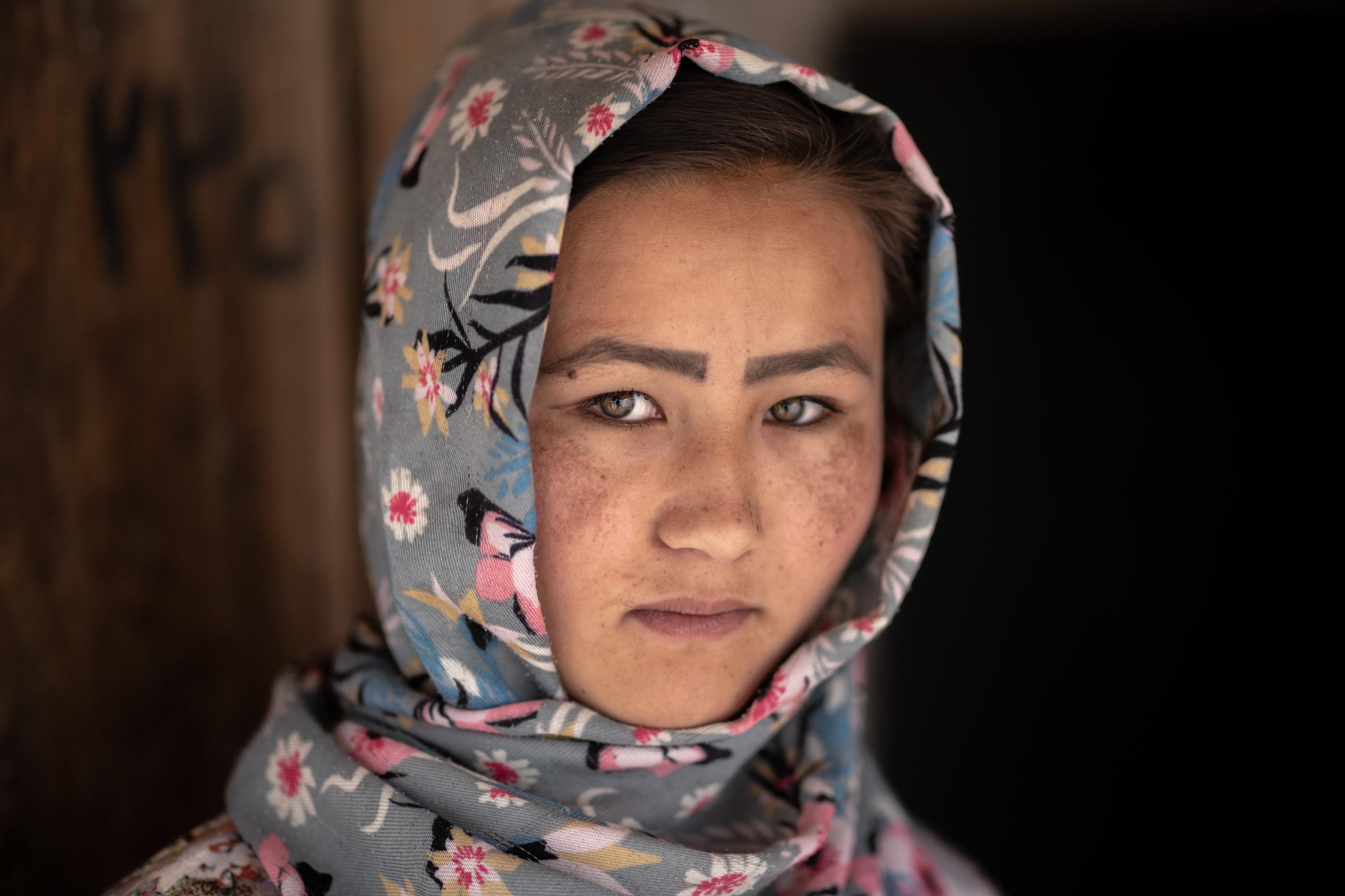 I will build myself in a mountain cave - Zeinab is a 16-year-old girl living with her family in a mountain cave, and I am from Bamyan.