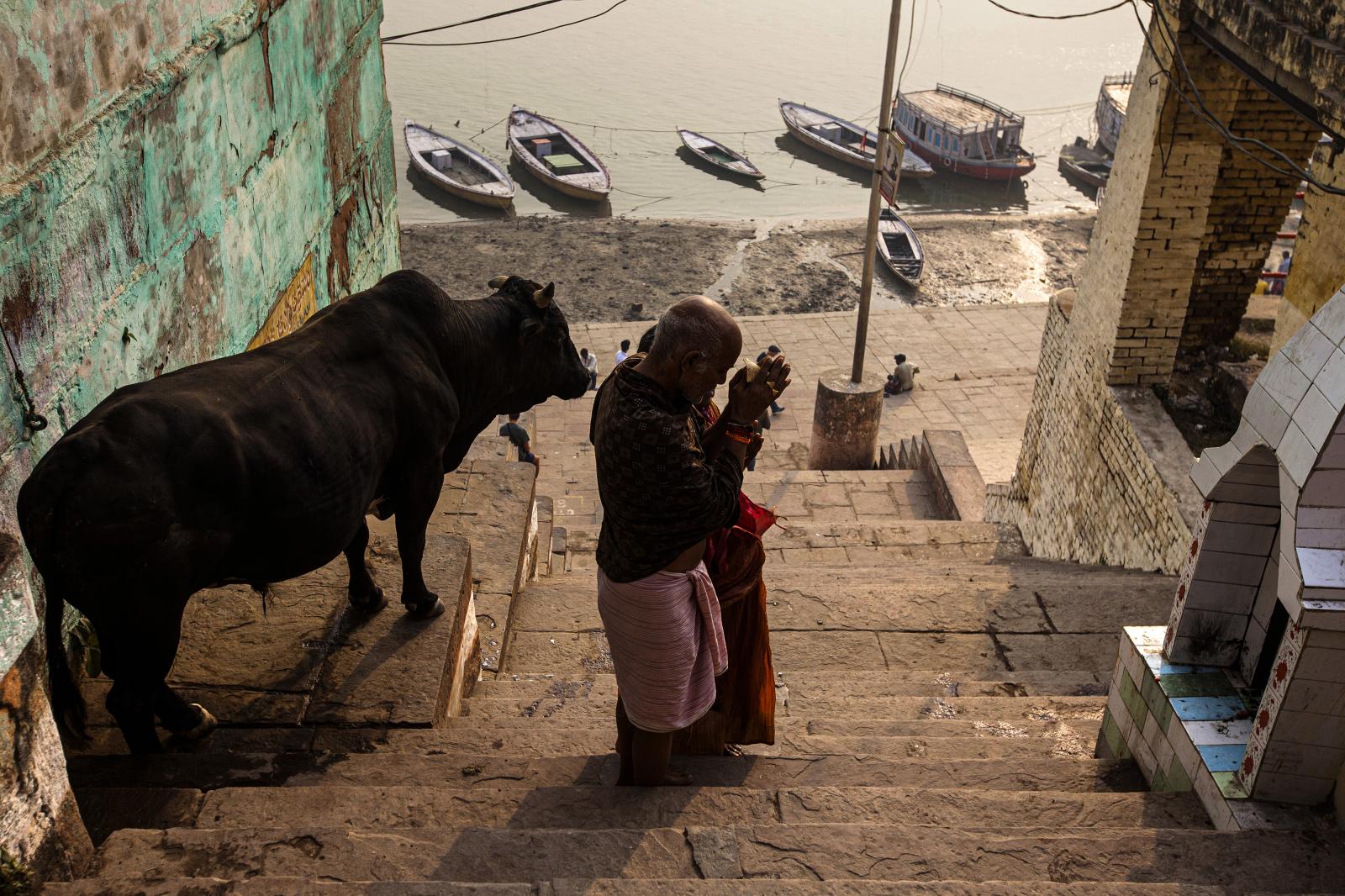 Indian Hindu devotees offer pra...R GALIANA / AFP) Varanasi India
