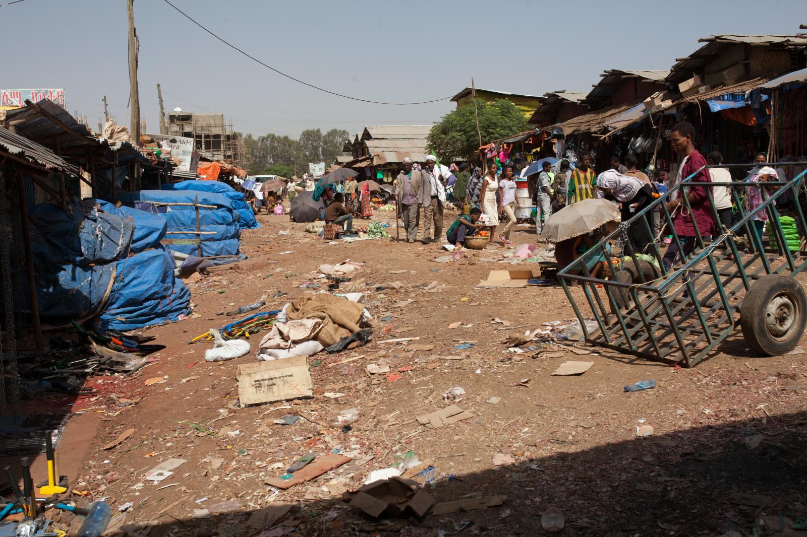 Visuals of the Bahir Dar open air market.