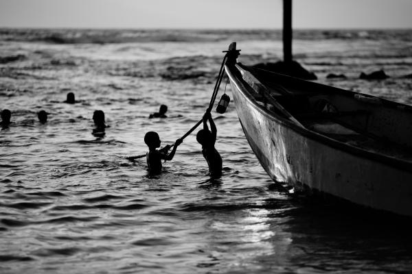 Kids playing in the sea | Buy this image