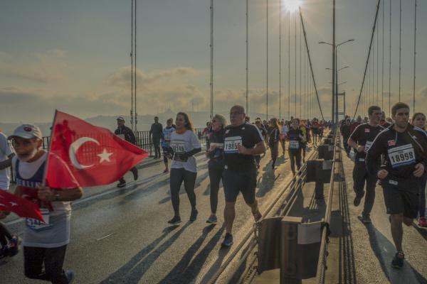 Image from Everyday Turkey - The Istanbul marathon allows, once a year, to cross on...