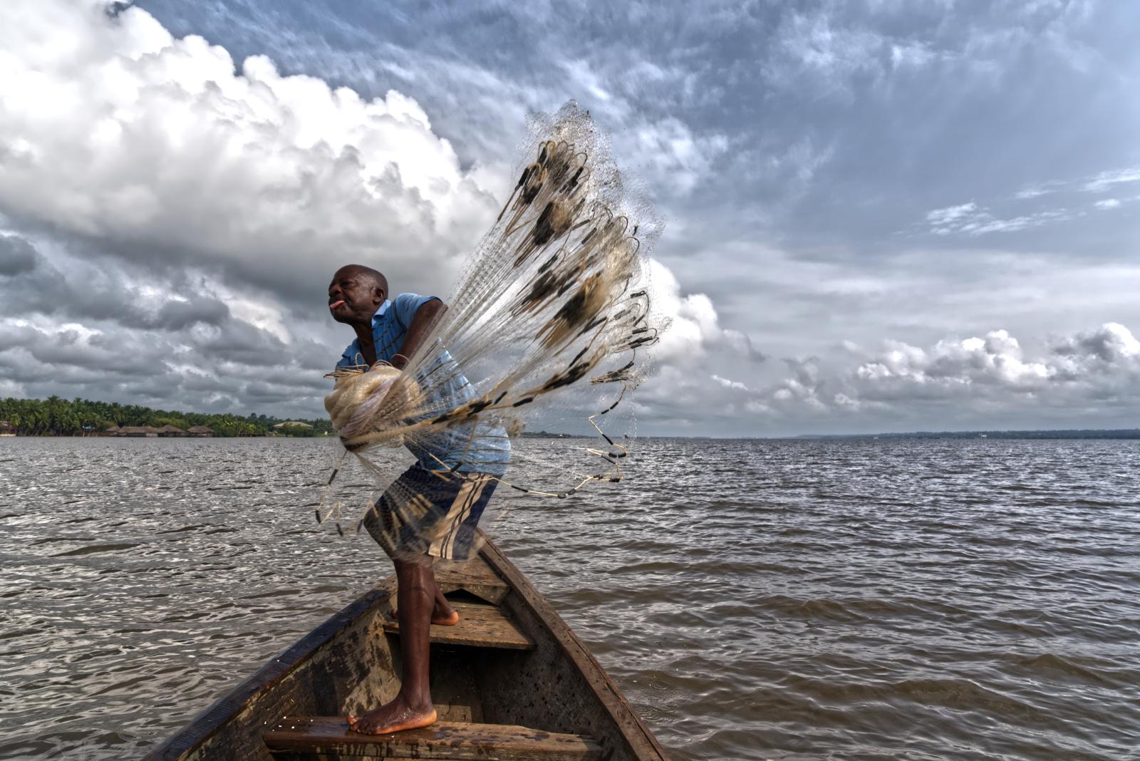 Fishing techniques in Benin | Buy this image