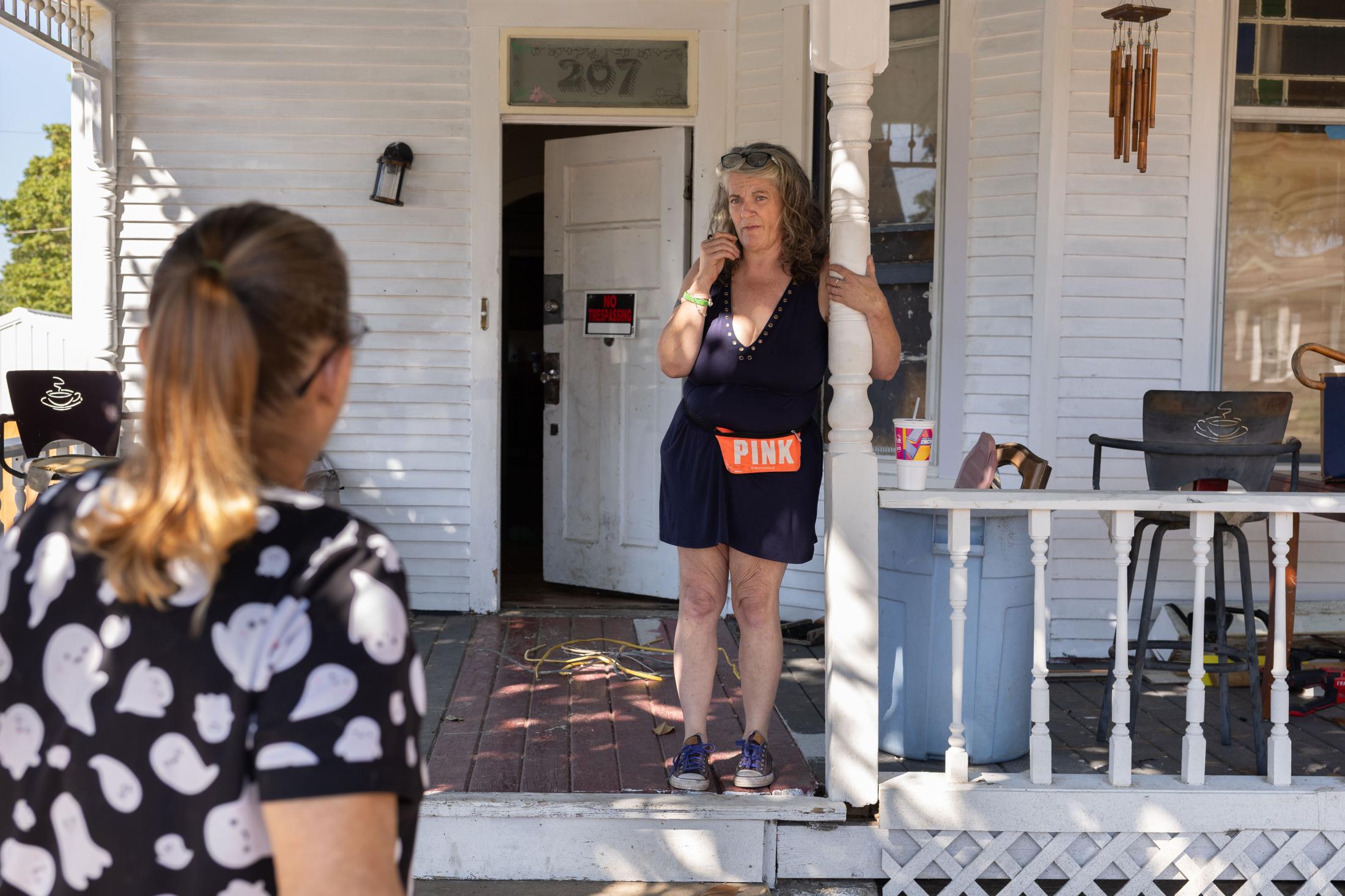 Carrie Kuhl talks to her neighb...he owner who died in late 2024.