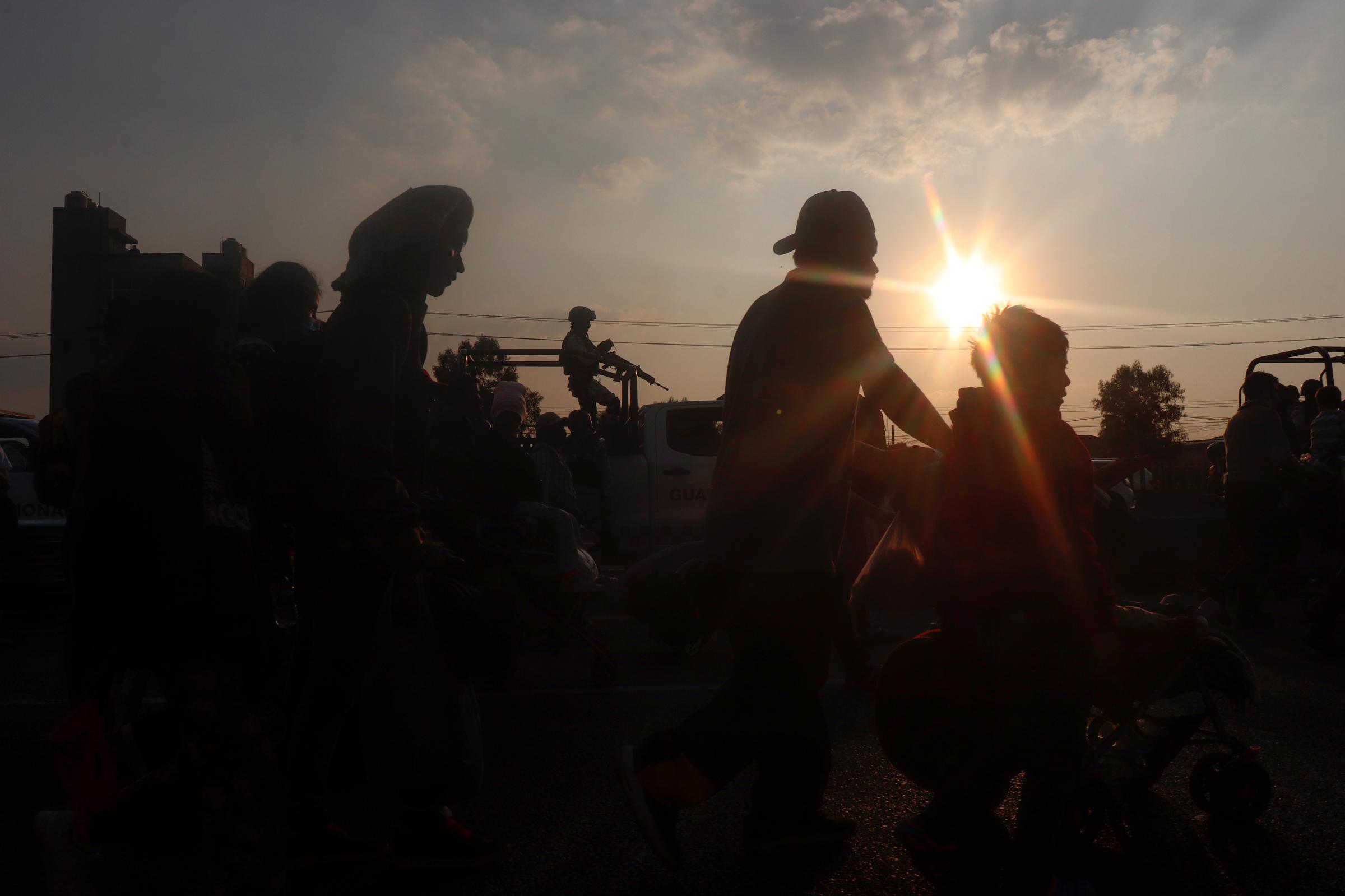 Migrant caravan: Wideline and Quintin -   The migrant caravan is guarded by the National Guard...