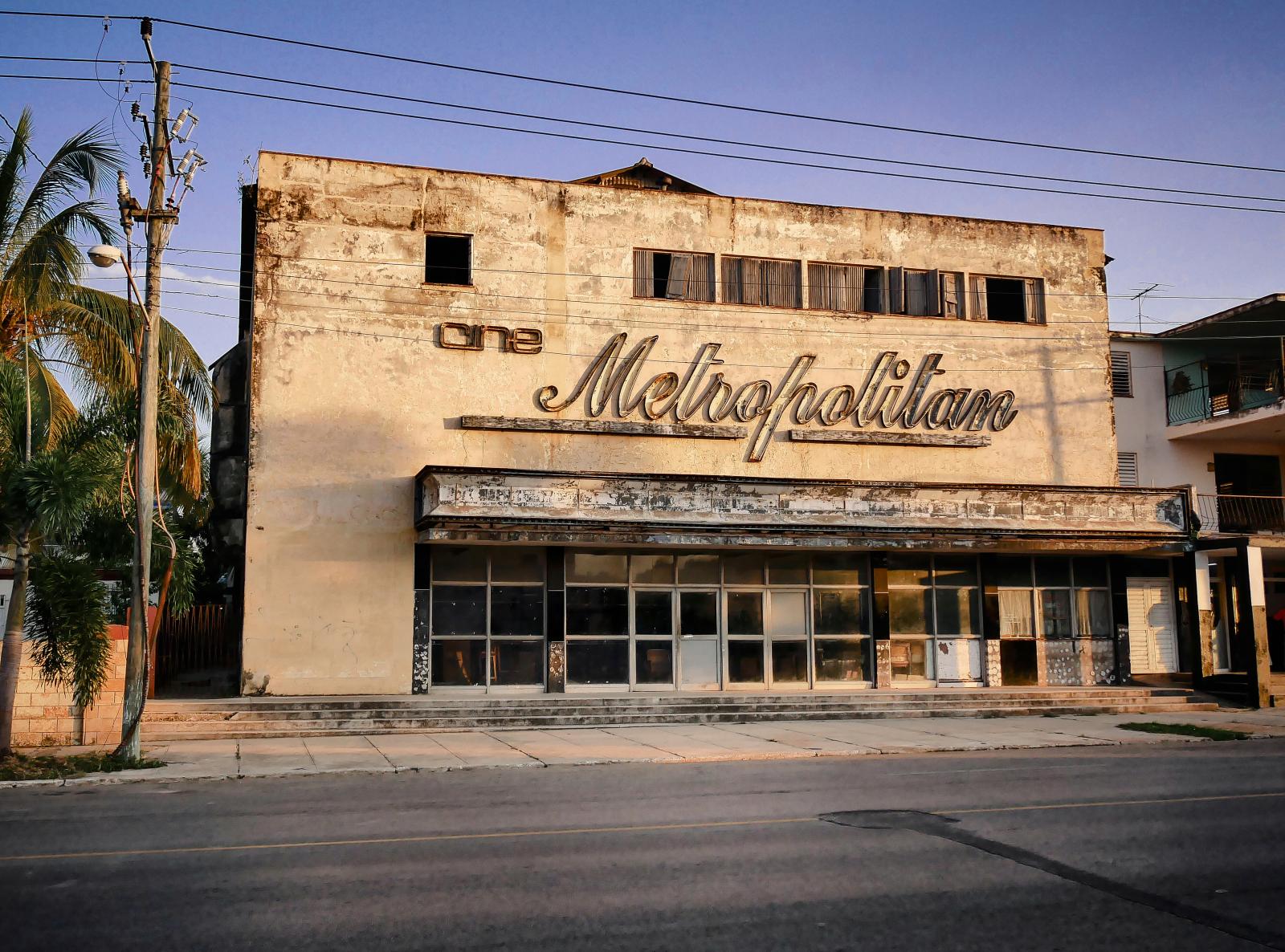 Metropolitan movie theater on F...90s, it stopped being a cinema.