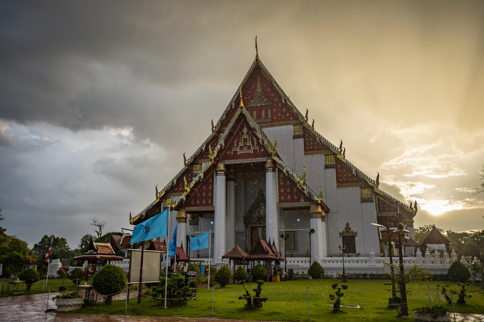 Wihan Phra Mongkhon Bophit Temple | Buy this image