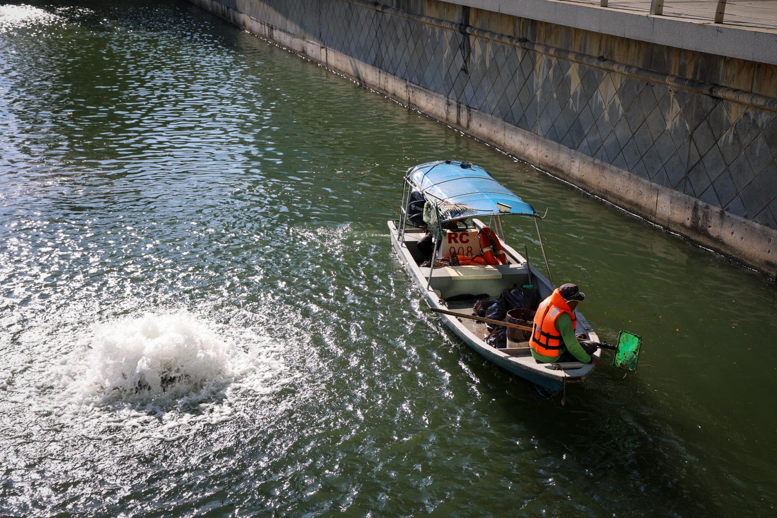 Keeping Singapore Clean