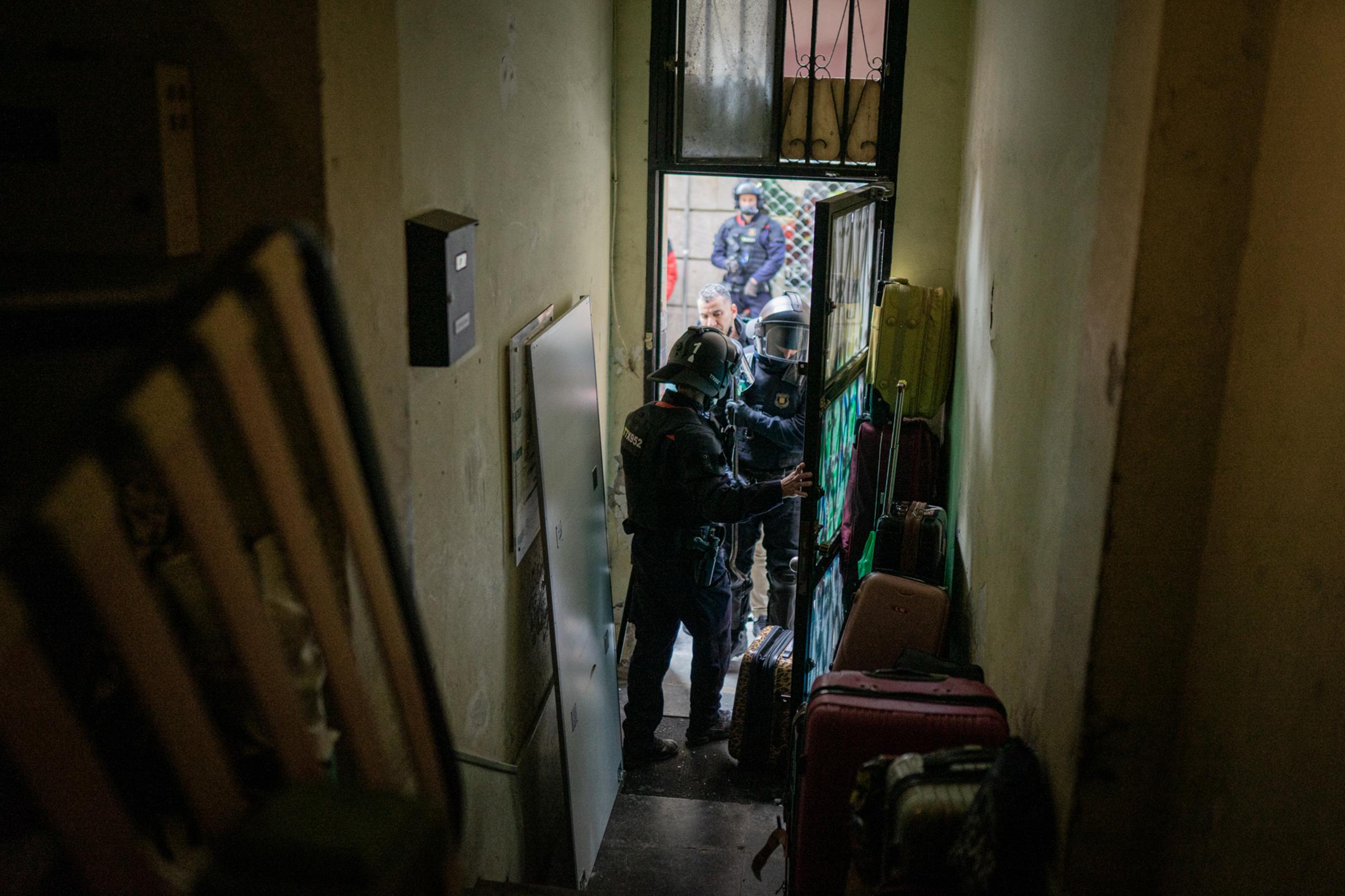 Daily news - The Mossos de Esquadra evict "Casa...