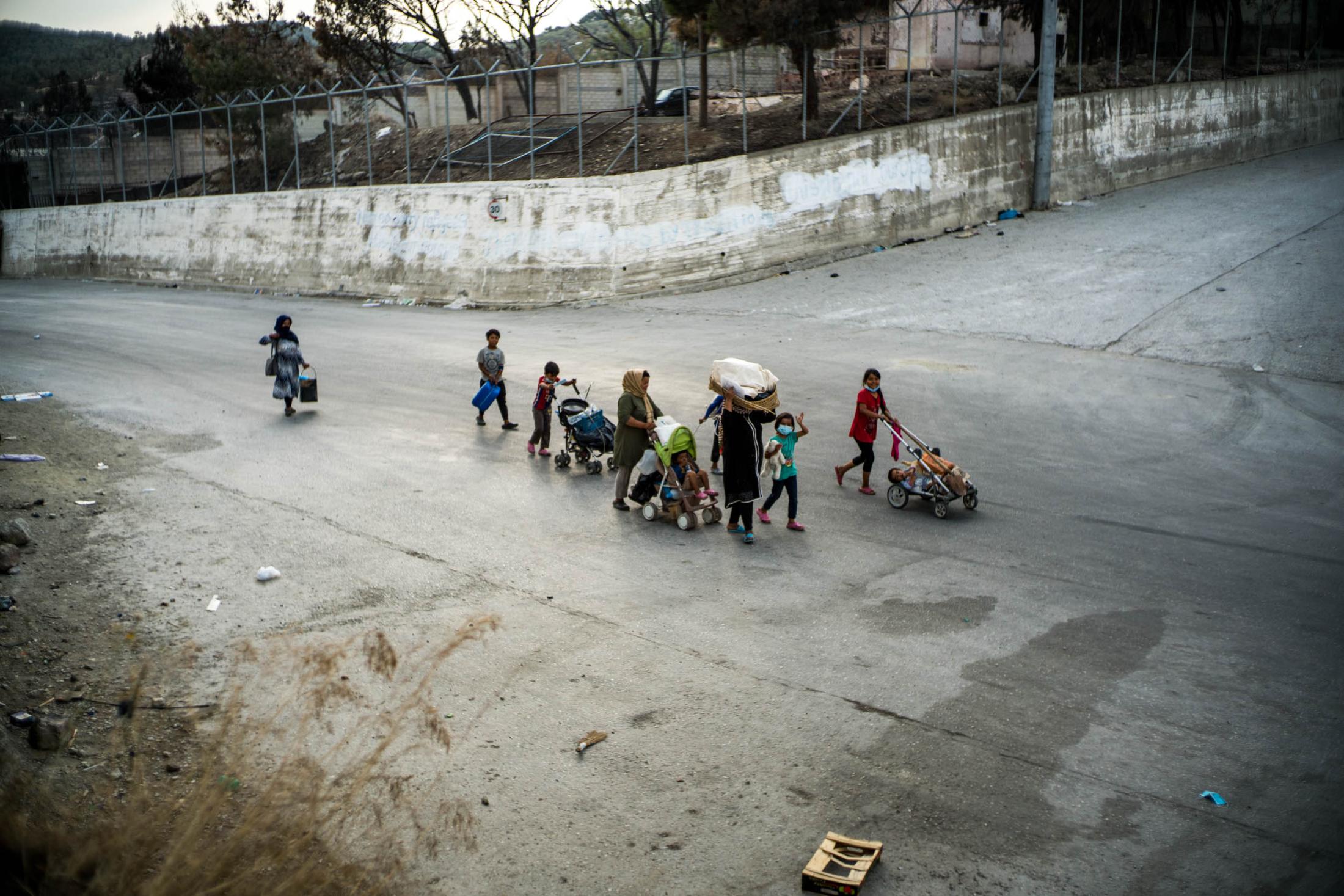  After a massive fire completel... to the new camp for migrants. 