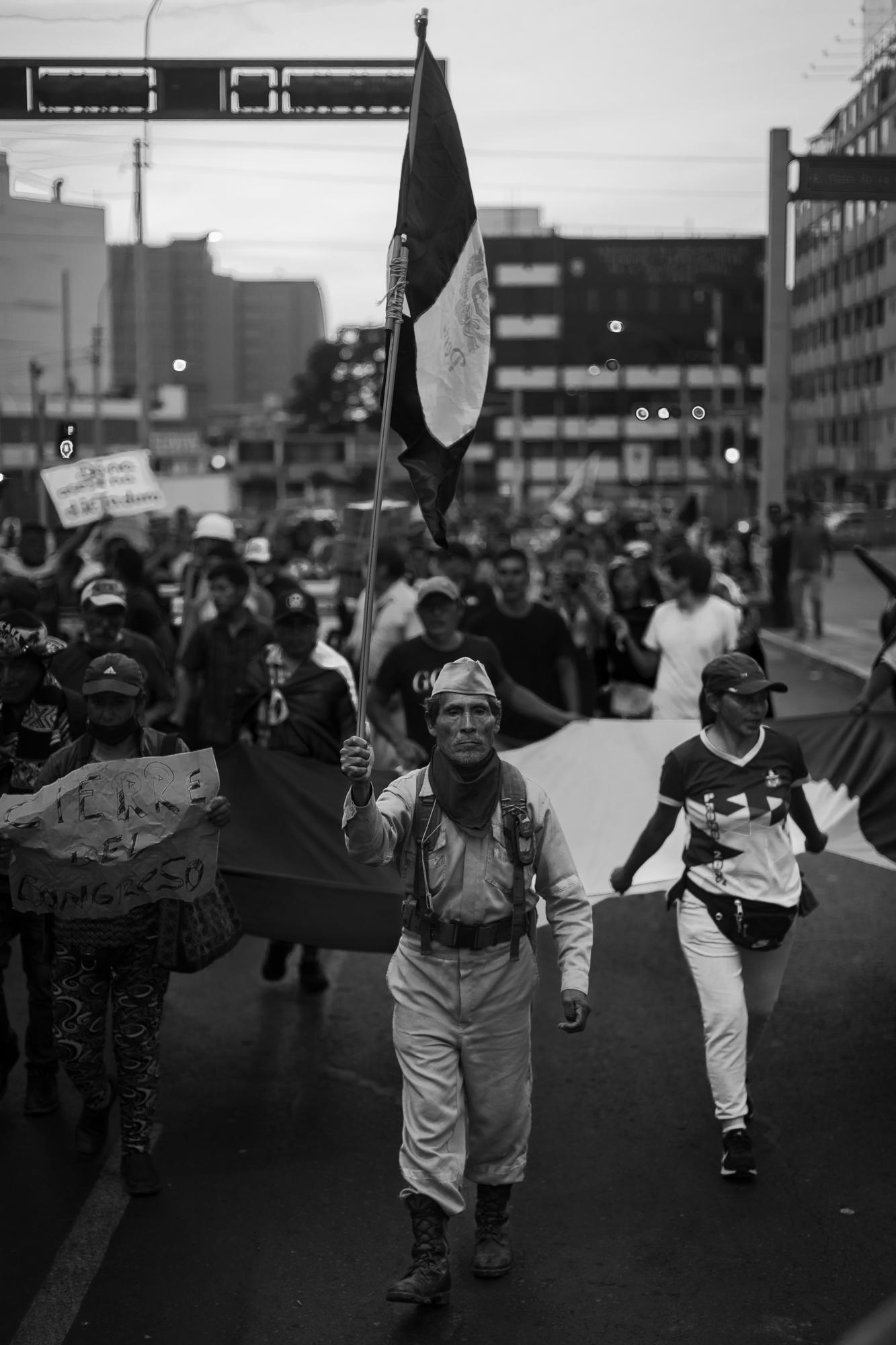 Crisis sin fin: La calle y la caótica política peruana - 