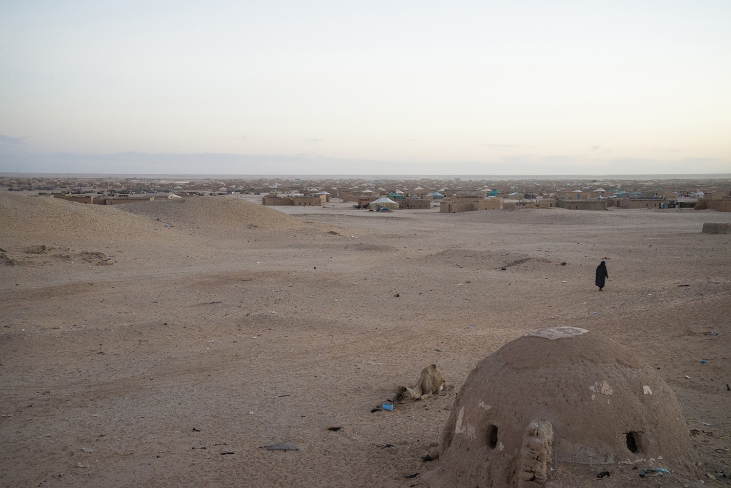 Behind The Wall, life of the Sahrawi -  View of the refugee camp Smara. The first round house...